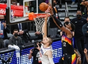 开云体育-关于雄鹿横扫勇士，艾顿高光表现的信息