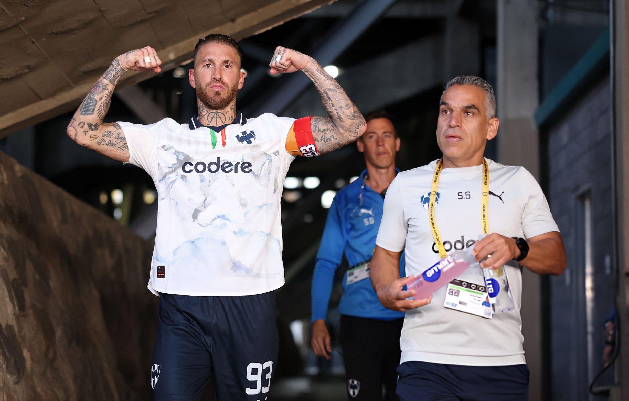 快讯：浦和红钻抵达美国备战世俱杯的简单介绍