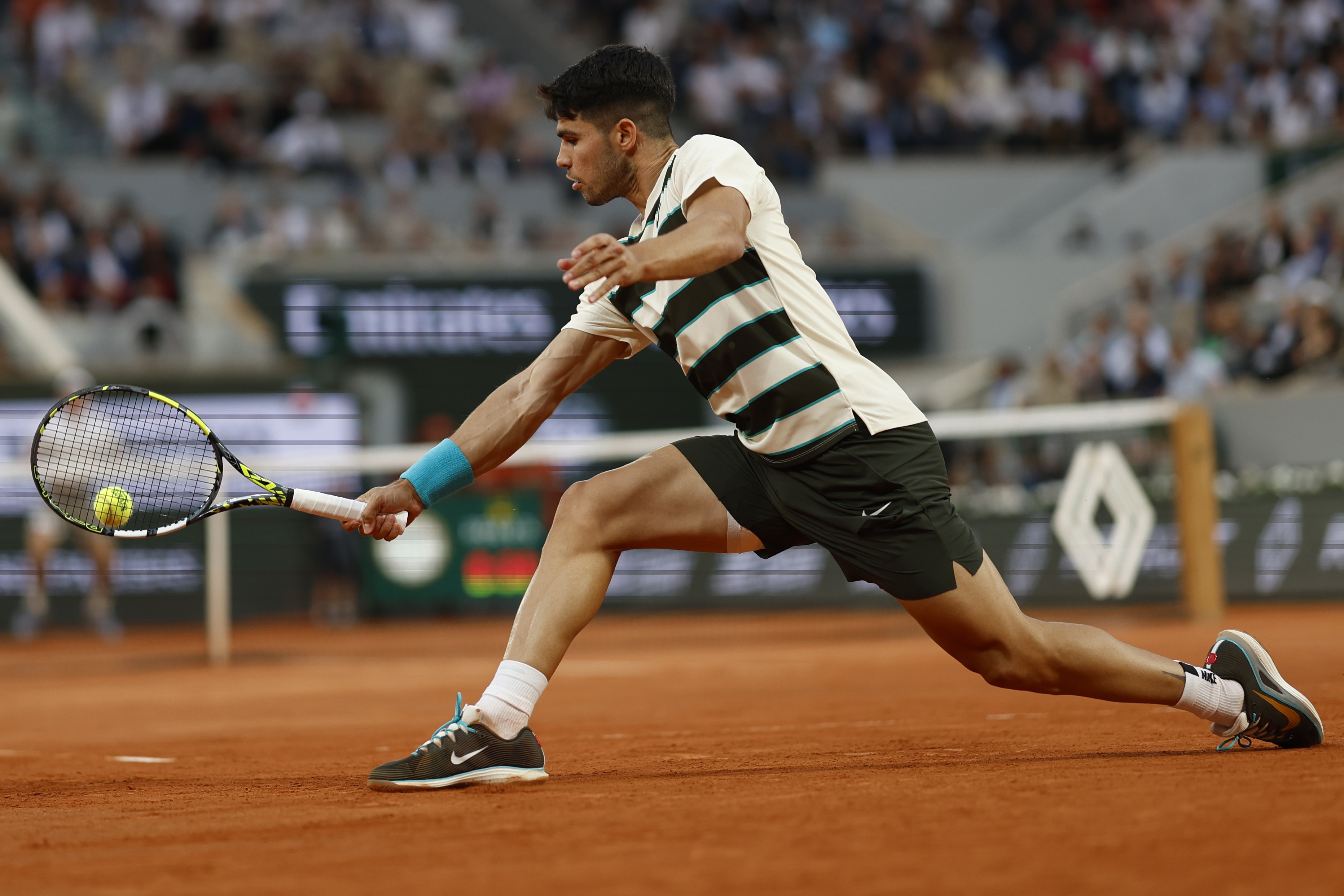 包含日本网球队险胜西班牙网球队，阿尔卡拉斯绝境逆转的词条