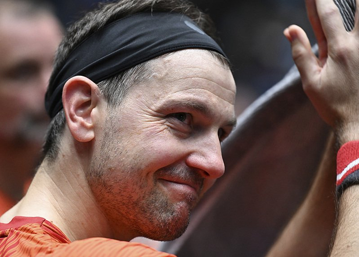 葡萄牙队鏖战德国队，波尔点燃赛场的简单介绍