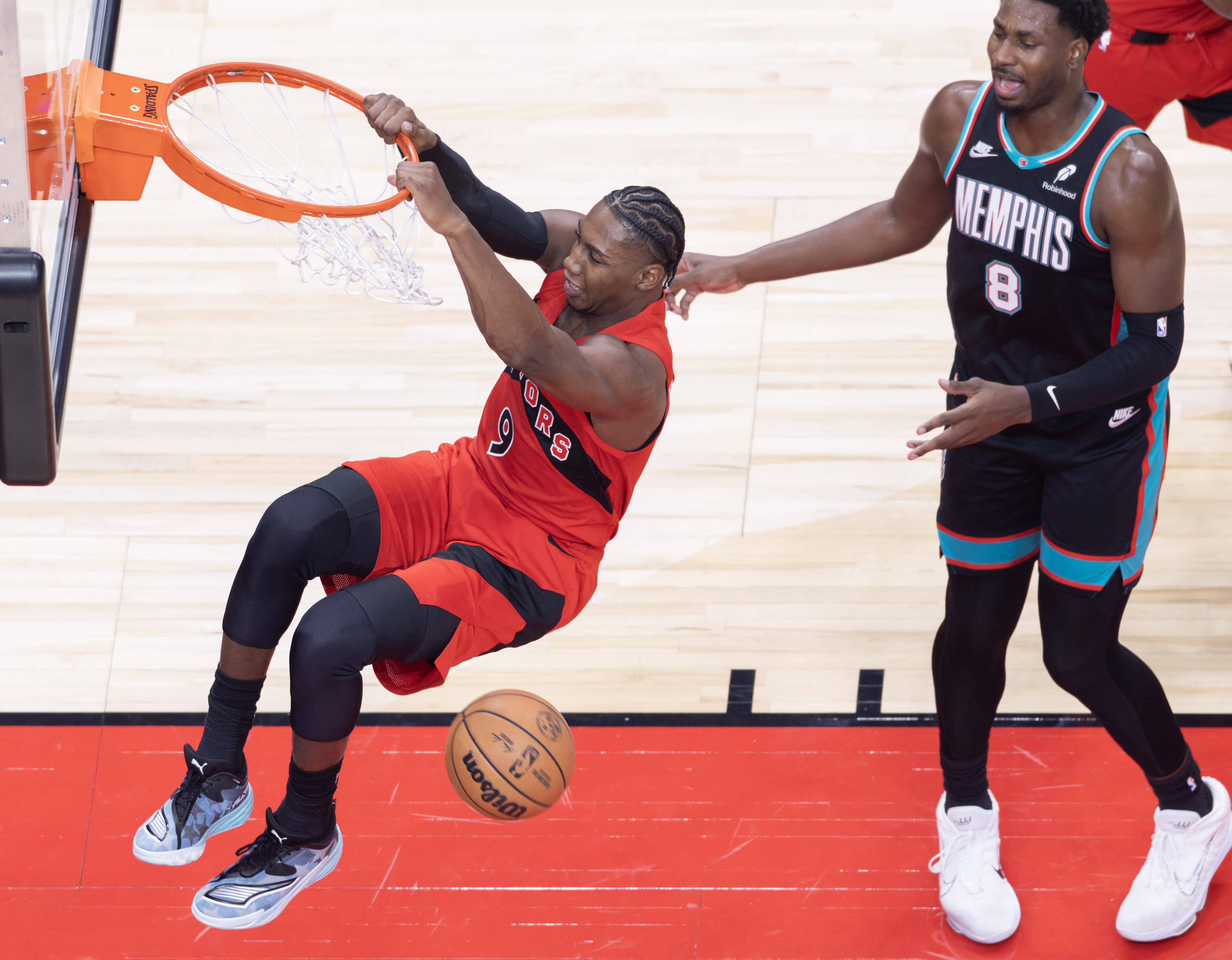 爵士险胜猛龙，布克带队取胜