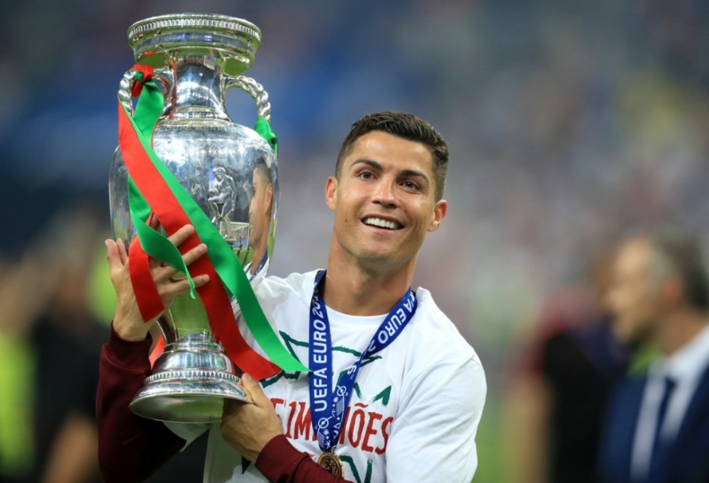 包含尤文碾压荷兰，奥利维耶关键制胜的词条