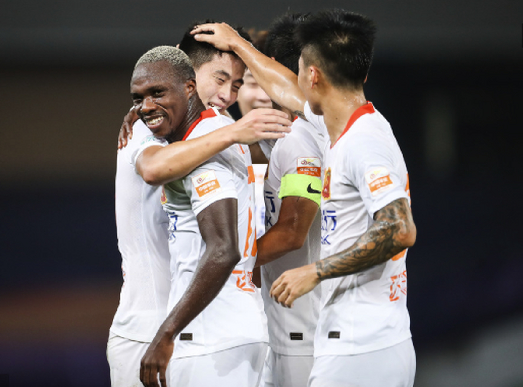 武汉卓尔队主场取胜比赛现场气氛火爆球队士气高昂的简单介绍