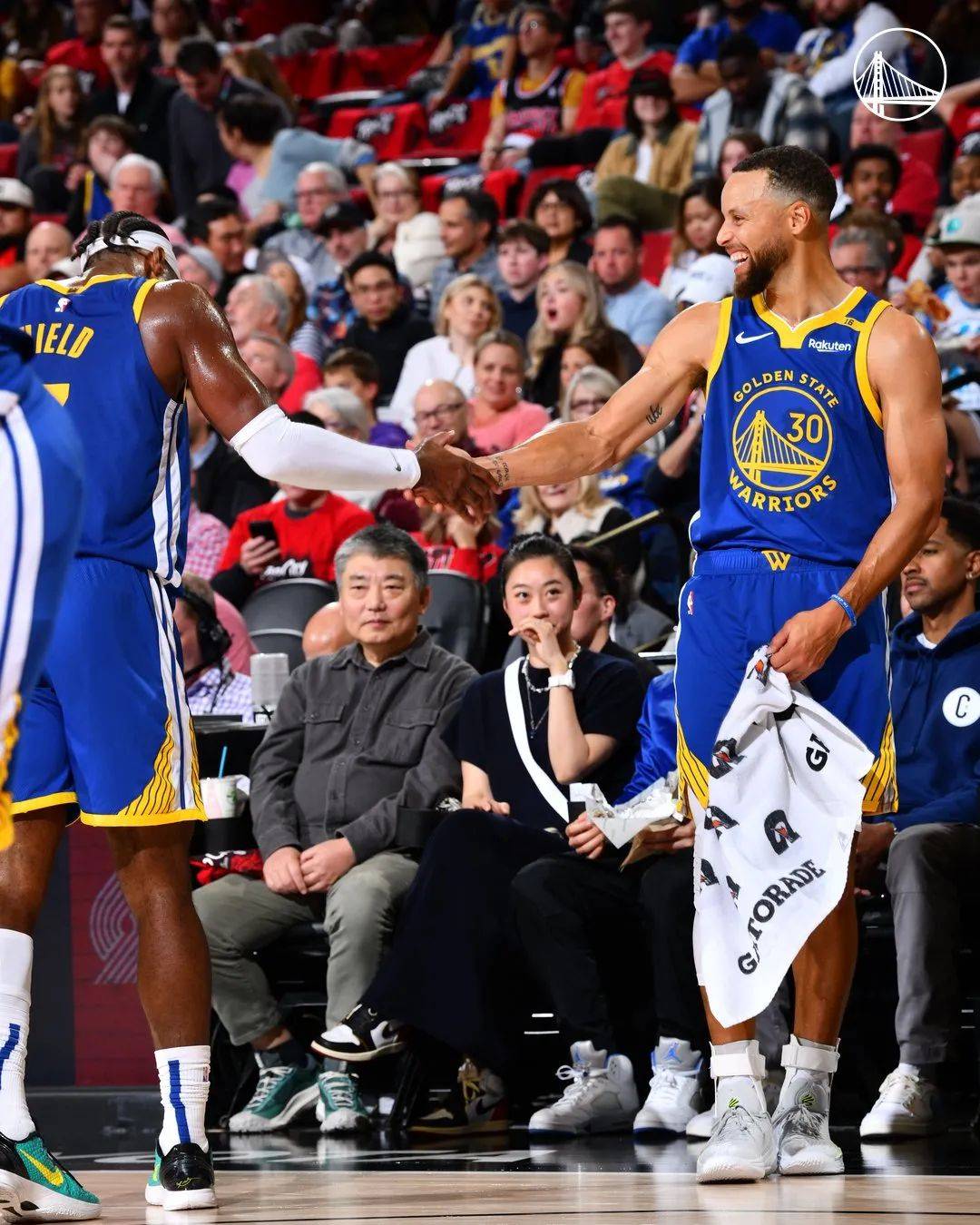 开拓者队后卫表现抢眼，带领球队击败对手赢得比赛的简单介绍