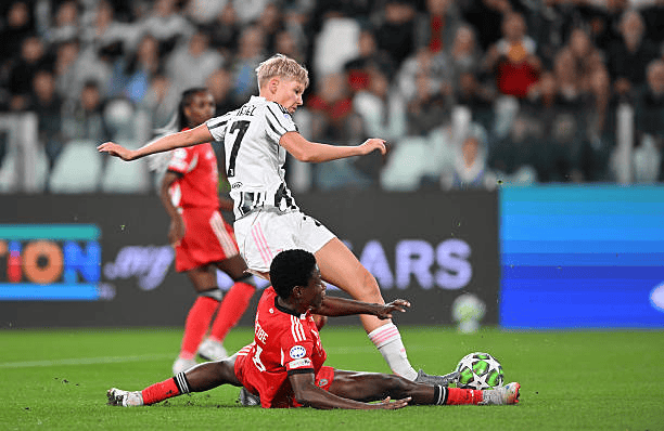 包含科尔多瓦客场落败，遭遇三连败困境的词条