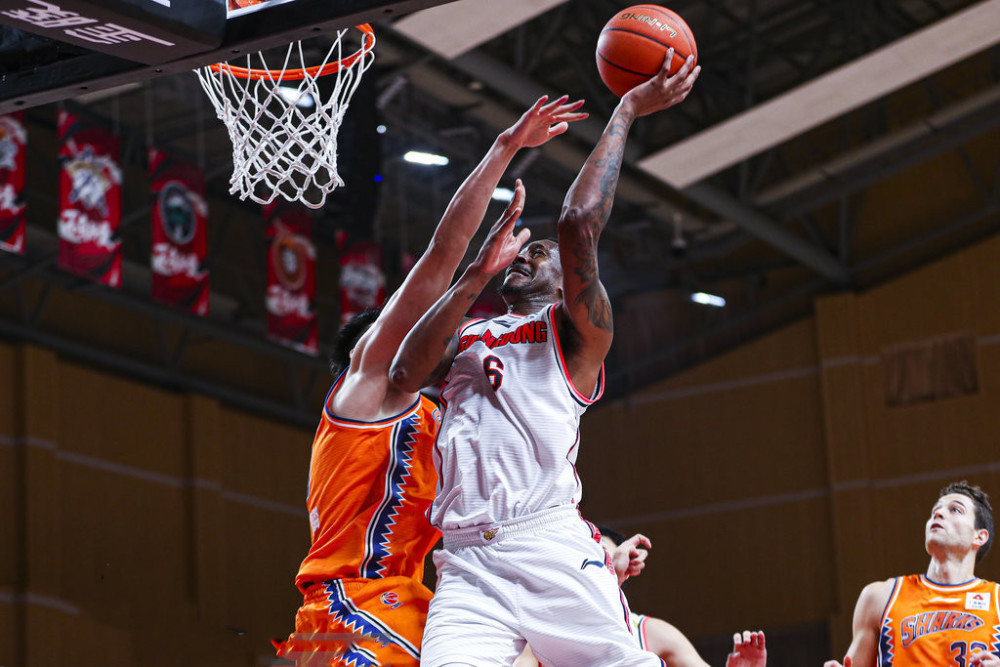 关于卫冕冠军三连胜，全球篮球界震动的信息