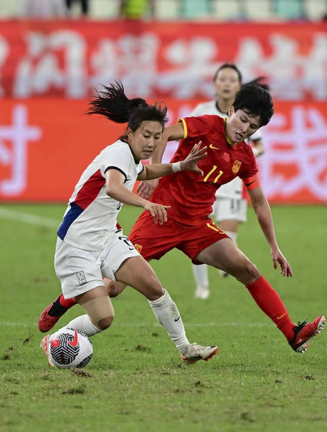 关于亚运会女足比赛火热进行，各国球队竞争激烈的信息