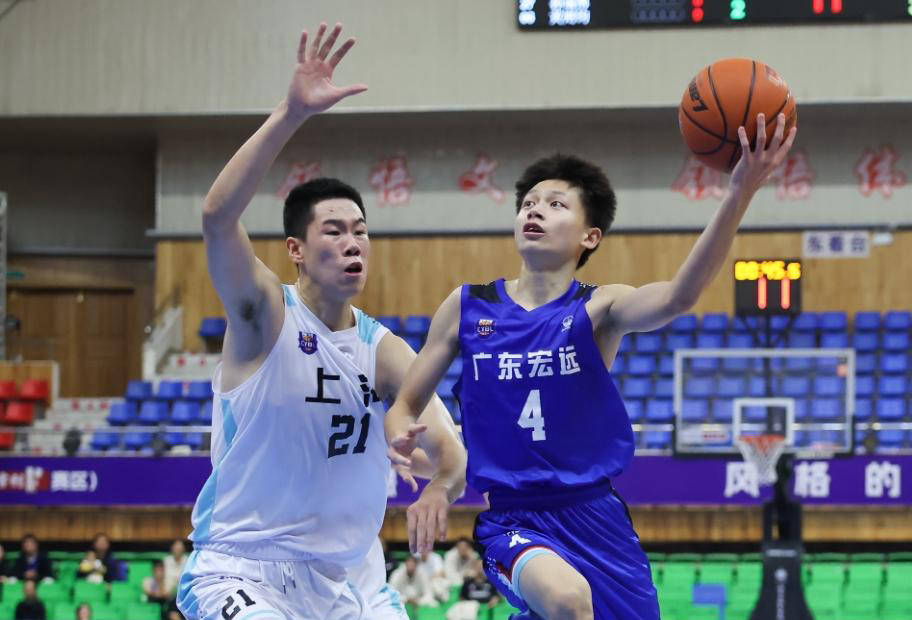 广东男篮惨败，不敌新疆男篮