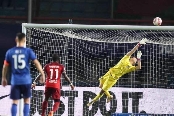 申花主场逆转，球员表现神勇的简单介绍