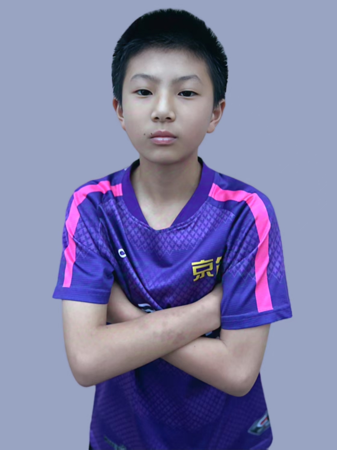 激烈的赛场上球员们尽展所能的拼搏精神