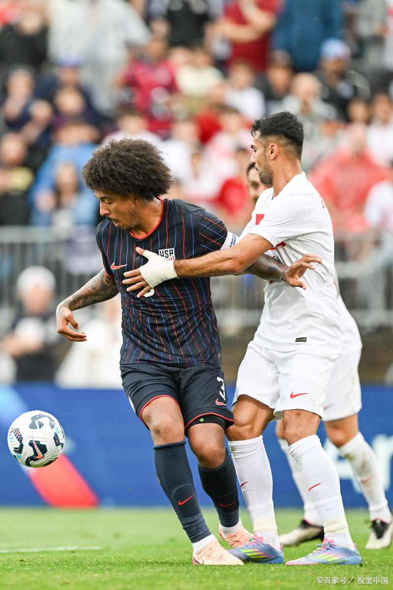 阿贾克斯惊险胜利沙尔克：荷甲冠军成功反超的简单介绍