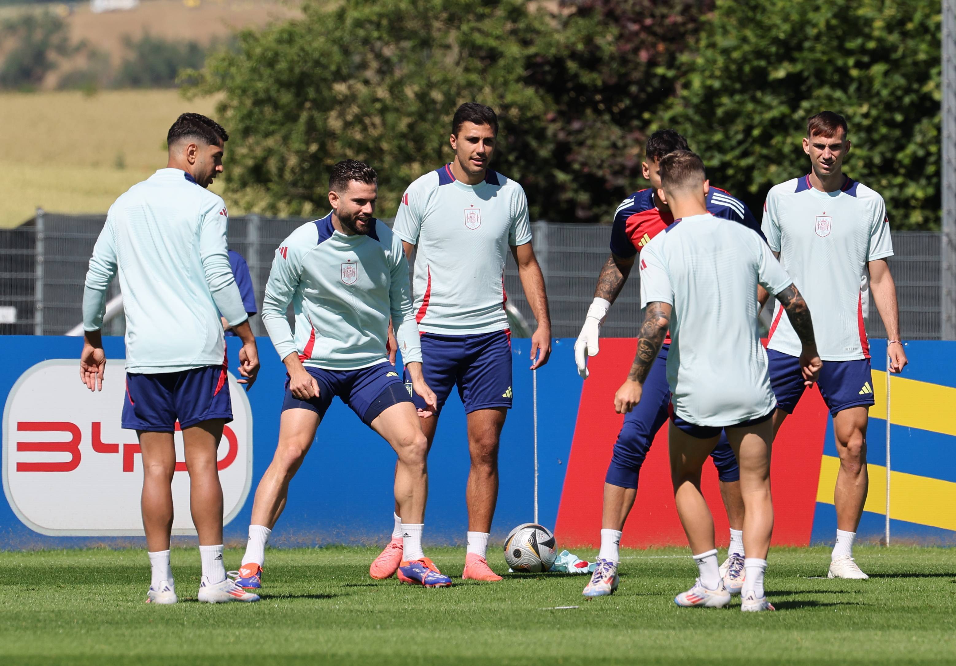 昂热队员训练备战，备战欧洲足坛的简单介绍