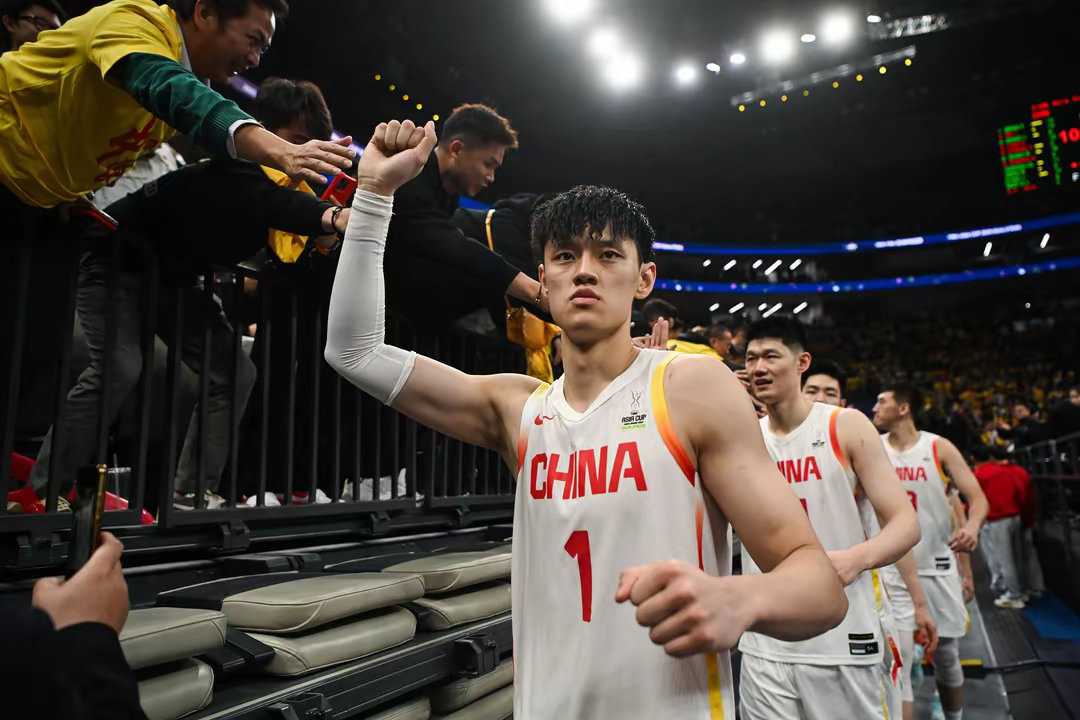 包含中国男篮力克凯尔特人，乔治爆发神勇的词条