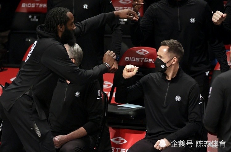 广州队完胜浙江队，詹姆斯点燃赛场