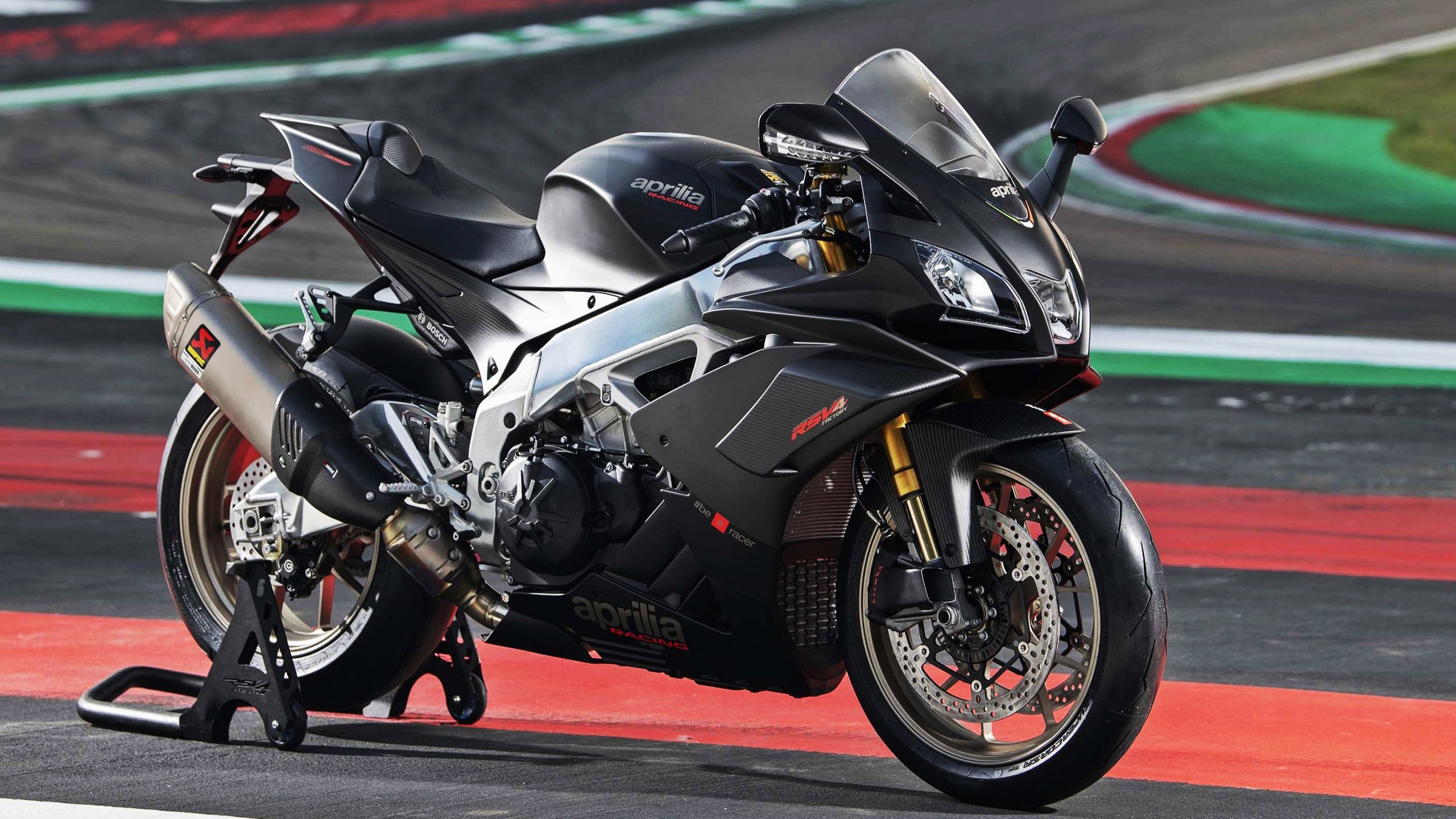 舞台越大越强，当姆巴佩的星光映照梅阿查之夜