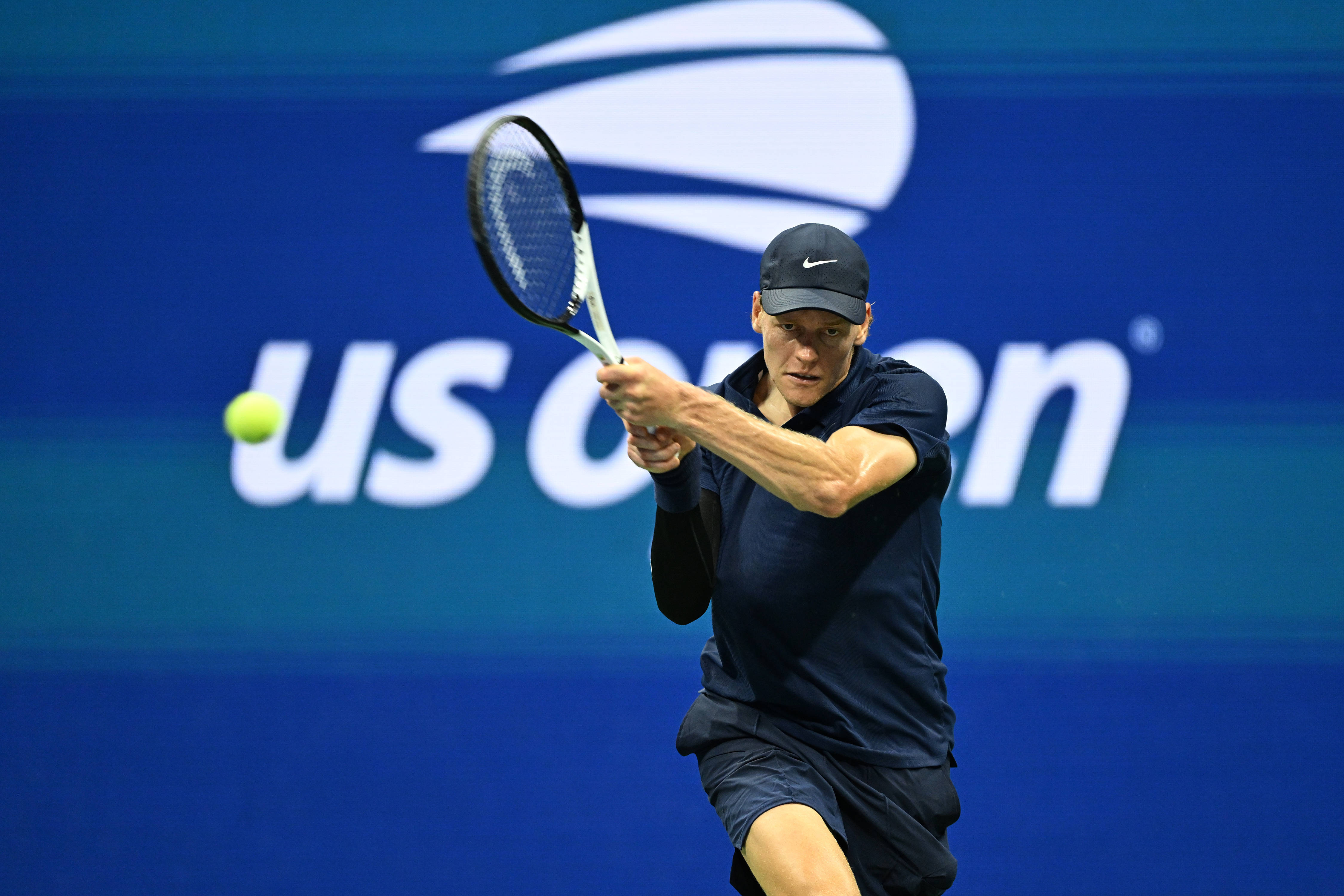 ATP总决赛险胜戴维斯杯，辛纳高光表现的简单介绍