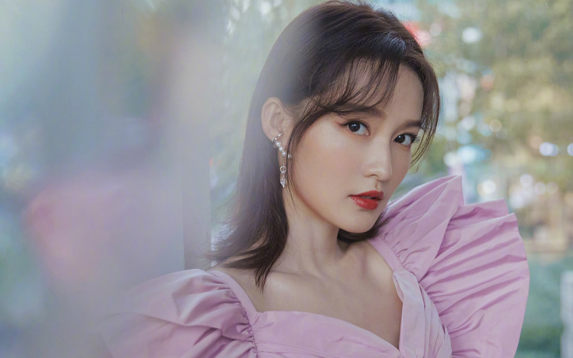 当传奇跨越时空，勒沃库森击败那不勒斯之夜，皮克在英超接管比赛的想象与现实