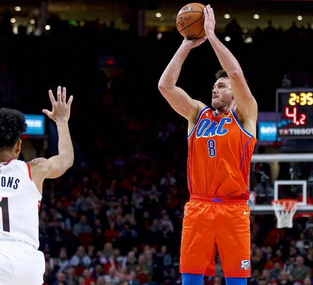 老鹰锋线突飞猛进，赢下激烈对决的简单介绍