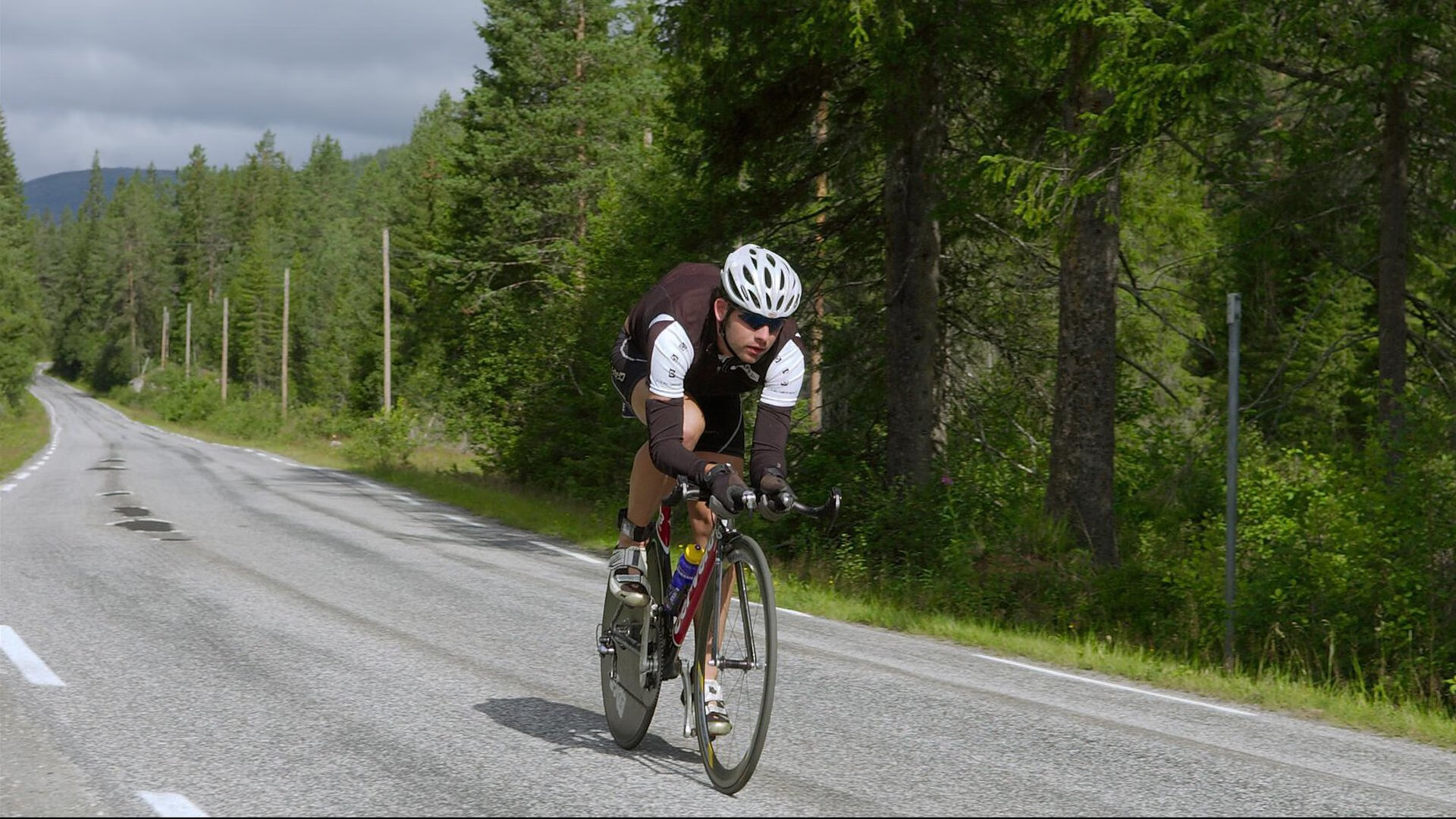 贝林厄姆独舞维也纳之夜,个人英雄主义照亮奥地利强势晋级之路