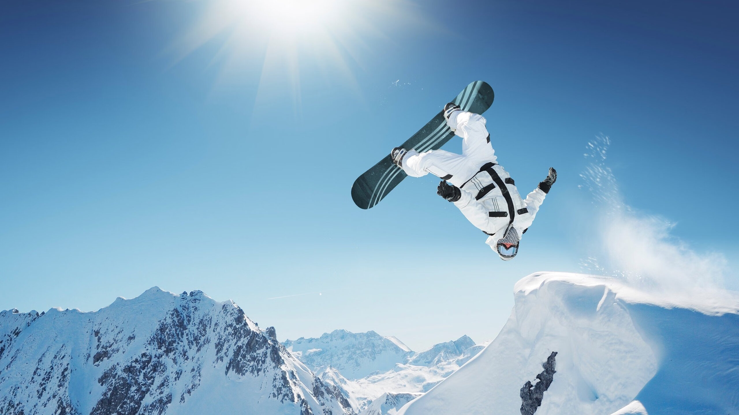 绿茵场与篮球馆的隔空对话,西甲德比硝烟未散,广厦斩鹿再掀东方风暴